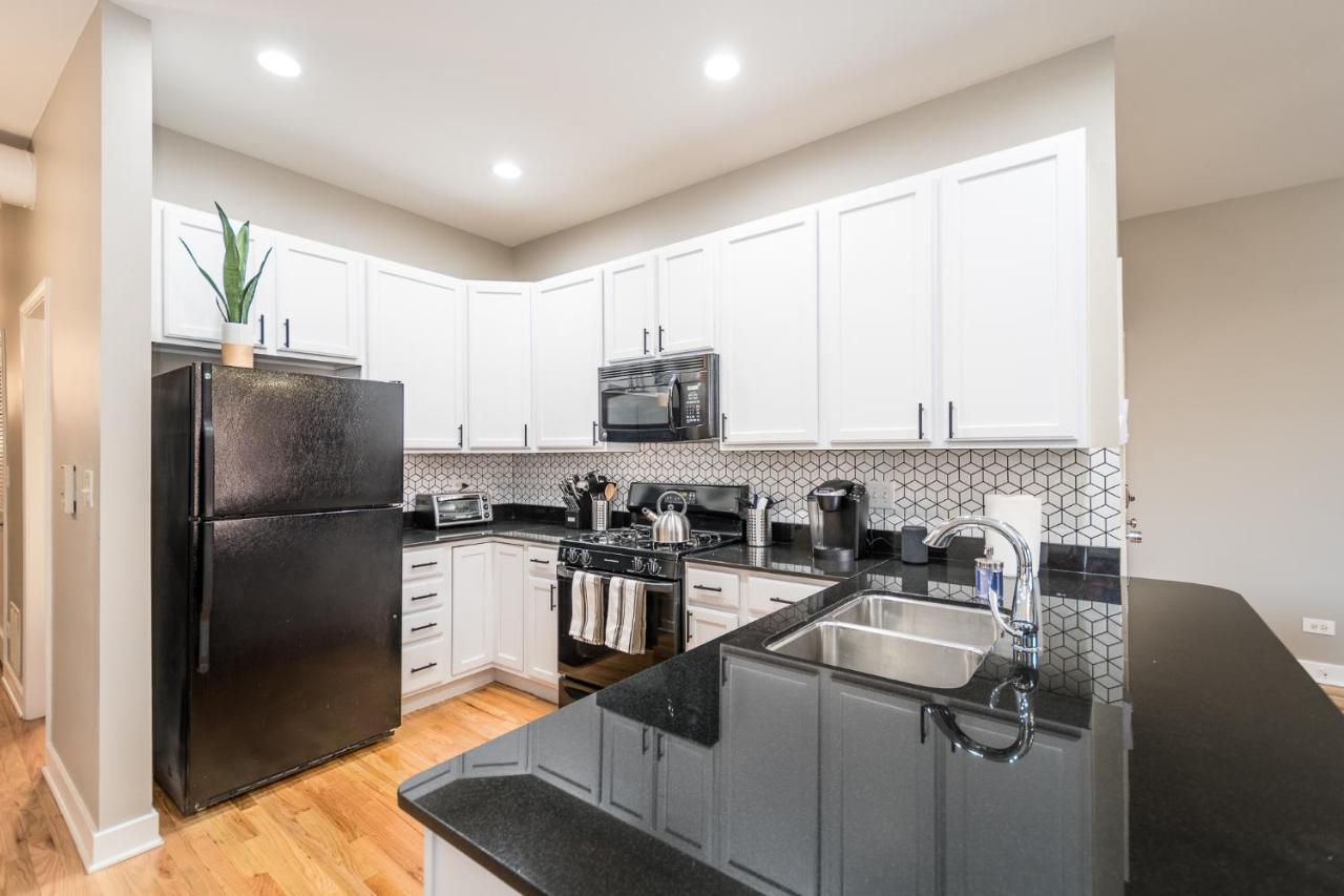 Vibrant And Modern 2-Bedroom Home Near Downtown Chicago Bagian luar foto