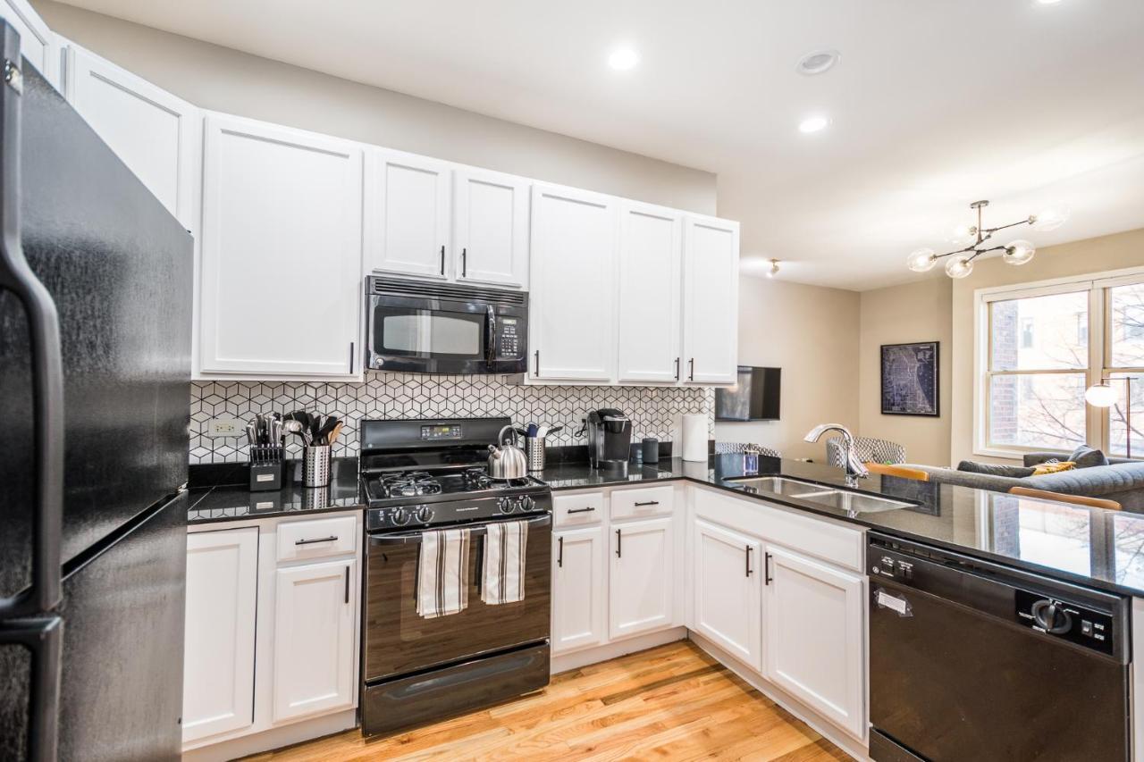 Vibrant And Modern 2-Bedroom Home Near Downtown Chicago Bagian luar foto