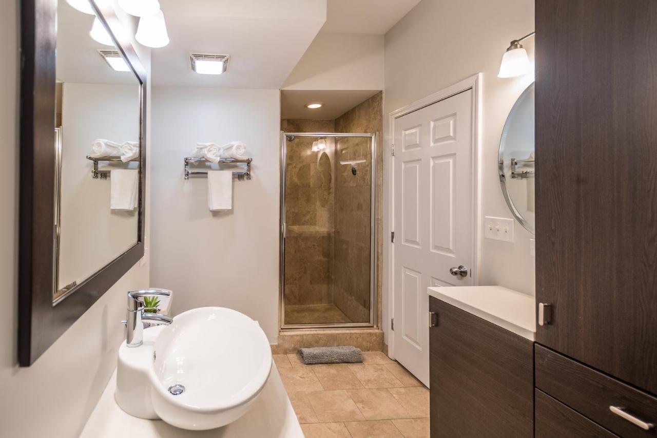 Vibrant And Modern 2-Bedroom Home Near Downtown Chicago Bagian luar foto